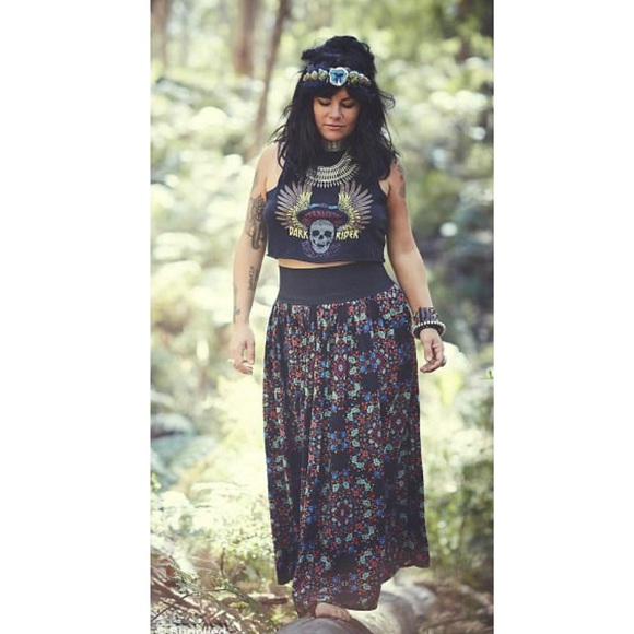 Queen the label Dresses & Skirts - Queen the label maxi skirt size medium